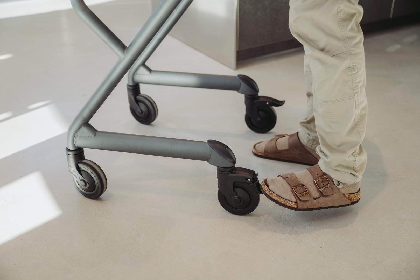 saljol-wohnraumrollator-vollausstattung-velvet-grey-sitzh-he-50-cm image 8